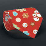 Julkakor, fläckad rödgåva slips<br><div class="desc">En söt julslips med fräckt dekorerade julkakor i form av snöflingor,  snögubbar,  Julgranar,  prydnadsföremål och stjärnor.</div>