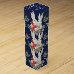Julkankankanterna Snö Winter Blue-Anpassningsbarna Presentask För Vinflaska<br><div class="desc">En mörk blått bakgrund med snö belyser den bakgrunden mönster med en liten kanin på den här vinpresentlådan, perfekten om du eller din mottagare är kanin älskare! Min vattenfärgsgrafik har ett par vita bunnier som torkar över en vinter-grönaktig svag - holly, ydebär och snö bär. Mr Bun bär en festlig...</div>