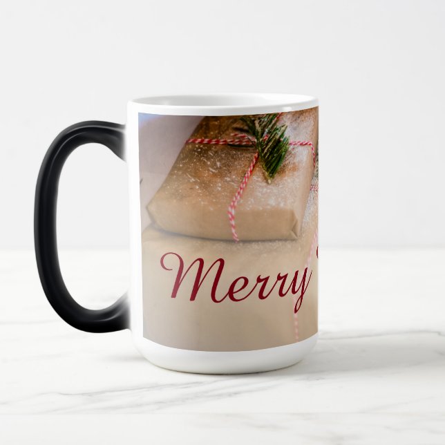 Julklappar som julmotiv magisk mugg (Vänster)