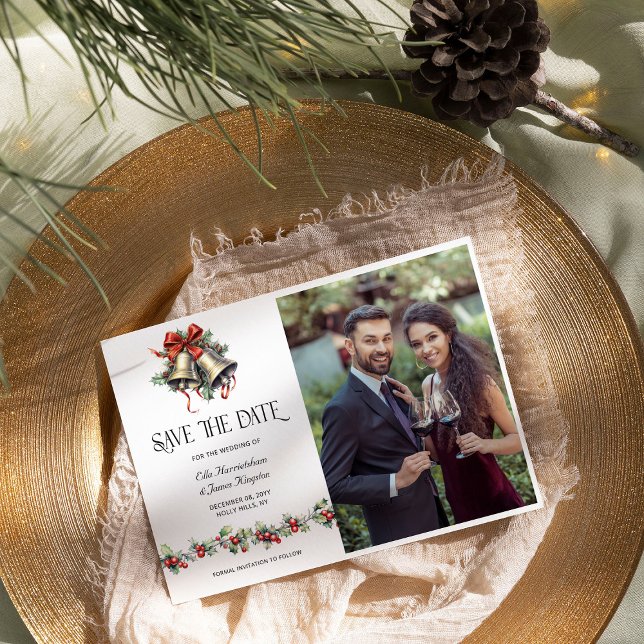 Julklockor Vinter Bröllopsfoto Spara Datumet (Save the Date with Photo from the Holly Bells Wedding Collection by Darling & May)