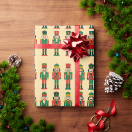 Julknäppar på ljus presentpapper