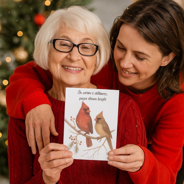 Julkort med kardinaler i vild natur helgkort (A joyful grandmother proudly showing the cardinal card, with her daughter warmly embracing her. )
