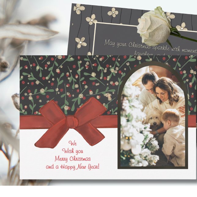 Julkort med röd slinga och blommig flat design (Watercolor Red Bow & Floral Flat Holiday Card)