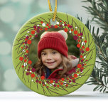 Julkrans med foto - Modern berry Julgransprydnad Keramik<br><div class="desc">Photo Ornament - kan dina dagar vara ärliga och ljusa. PHOTO TIP: Om fotot inte passar korrekt klickar du på knappen ANPASSA DEN HÄR och justerar fotot.</div>
