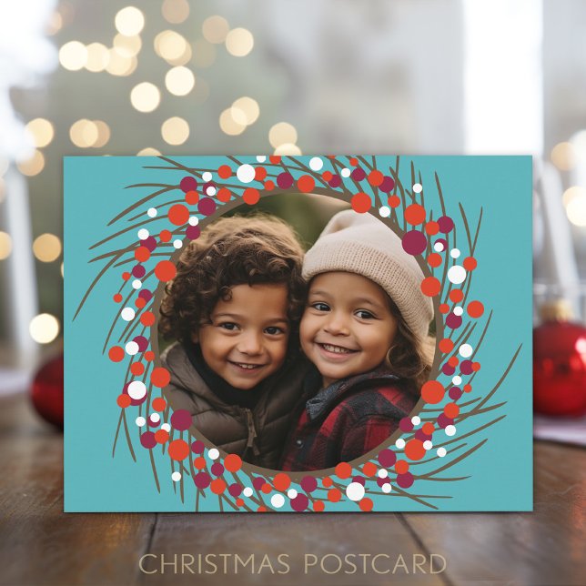 Julkrans med rund foto helg vykort (Online Christmas Card Template for a postcard with photos,)