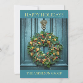 Julkrans på dörr med vintage dörrknackare julkort