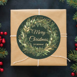 Julkrutans Elegant Festive Grönt Botaniskt Runt Klistermärke<br><div class="desc">Denna lyxaktiga Elegant för andningsutandning Festive Grönt Botanical Classic Round Sticker kombinerar tidlös charm av helgdag gienery med ett trendig twist, skapar den perfektens accent för ditt fektiva bedrägeri. Tack vare de olika formerna kan du lägga till lite glamor i party favors och julklappar och se till att Julklapp står...</div>