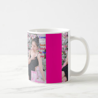 Julkvinna med presenter kaffemugg