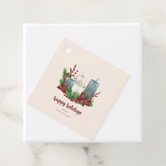 Julljus med blommor och bär gåvor etiketter (På plats)