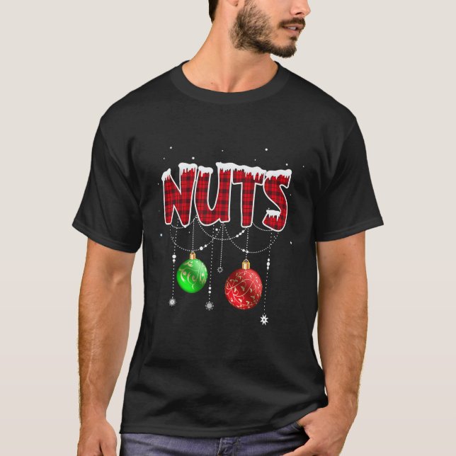 Julmatchning mellan Chest Nöt och några kastanjer  T Shirt (Framsida)