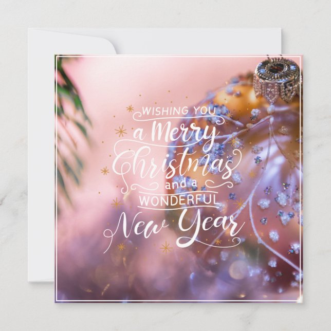 Julönskningar på en rosa julgransprydnadsbakgrund  julkort (Framsida)