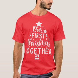 Julparet matchar vår första julklapp t shirt