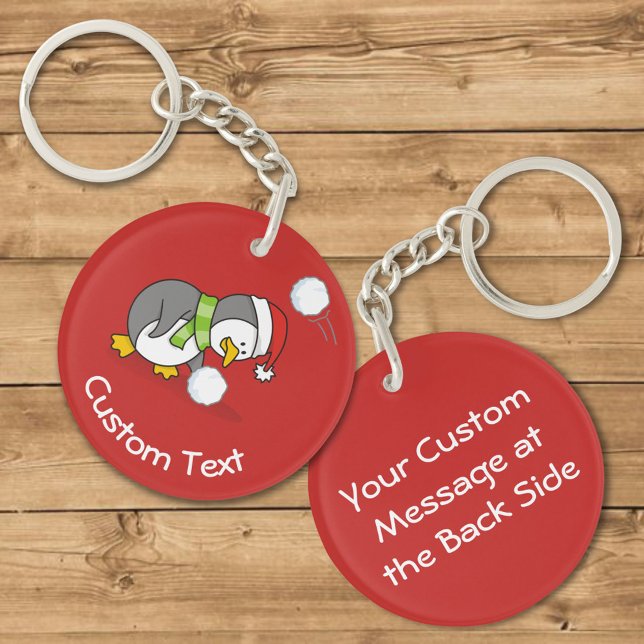 Julpingvin som hämtar en snöboll nyckelring (Skapare uppladdad)