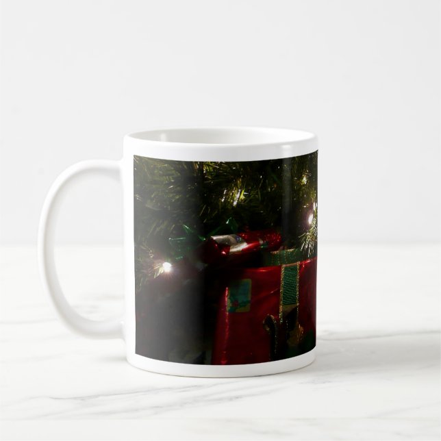Julpresenter under trädet julhelg kaffemugg (Vänster)