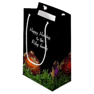 Julprydnadsföremål på svart