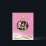 Julprydnadsfoto Snöflingor Rosa Modern Helg Vykort<br><div class="desc">Julprydnaden i söt guld med ditt favoritfoto som har lagts till för att anpassa alla dina anhöriga och vänner. Söt i rosa. Perfekt-kortet för personen i en budget.</div>