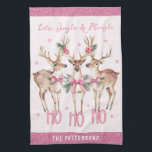 Julrener Jingle & Mingle-Personlig Kökshandduk<br><div class="desc">Julren Jingle & Mingle Festive Party Personlig Kitchen Towel har fin renar med rosa bows och blommigt accents med texten "Låt oss Jingle & Mingle" i modern kalligrafi för rosa med personligen Namn. Perfektens personlig julklapp och helgdagar för familj och vänner. Designad av ©2024 Evco Helgdagars www.zazzle.com/store/evcoholidays</div>