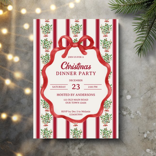 Julretro rand, mormilenig middag party inbjudningar (Christmas dinner party invitation retro red stripes winter greenery grandmillenial bow wavy border)