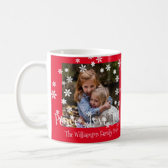 Julrött foto Vita Snowflake-årfamiljen Kaffemugg (Vänster)