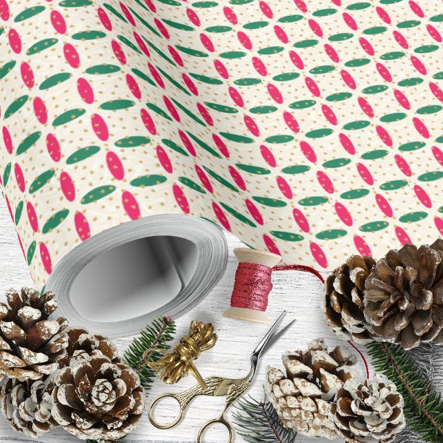 Julrött Grönt Geometric med Caramel Delarare Presentpapper (Christmas Red Green Geometric with Caramel Pieces Wrapping Paper Rolls by Leapfroglisics Shop)