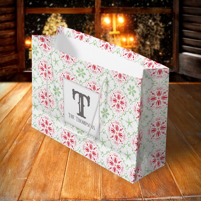 Julrött Grönt Monogram Snowflake Monogram (Holiday red and green snowflake pattern large gift bag,)