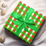 Julrött och Grönt Argyle Presentpapper<br><div class="desc">Julargumentet, med sina sammanflätande diamanter i röda nyans, grönt och guld, gör ett trevligt helgdag för din gåva-ge. Den traditionella utformningen, som ofta förknippas med varma och klassiska vintern stil, tillför en viss elegans och nostalgi till alla närvarande. När man packade runt en låda förvandlas även de enklaste gåvorna till...</div>