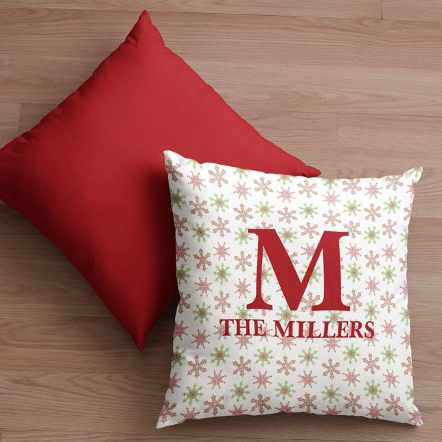 Julrött snöflake Monogram-Personlig Kudde (Christmas red and green colorful snowflake pattern monogram pillow)
