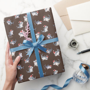 Julshark kastad på mörkbrunt presentpapper