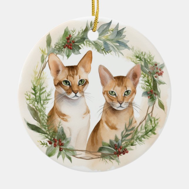 Julskydd: Festive Abyssinian Cat with Julgransprydnad Keramik (Framsidan)