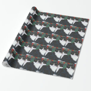 Julsmokingkatt som slår in papper presentpapper