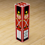 Julsoldat Vin Box Vinlåda<br><div class="desc">Klassiska julsoldater utgör den här festliga vin-lådan.  Underbar för gåva ge och lådan ser underbarare ut under träden eller på en mantel. Anpassade.</div>