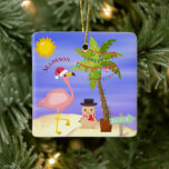 Julsommar Flamingo Beach Personlig Namn Julgransprydnad Keramik<br><div class="desc">Julsommaren Flamingo Beach Personlig Namn Ornament har en söt sommarstuga på stranden med en fektiv tropisk flamingo med en julhatt, julklapp ljus på en handflatan träd och sandig snögubbe på stranden. Personlig med ditt namn genom att redigera texten i den angivna textrutan. Perfekt till dem som firar en tropisk jul...</div>