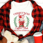 Julsprit KoffeKlubb Festive T Shirt<br><div class="desc">Ge julhelgen värme och glädje med den här charmerande "julafton Klubb Brewing Company"-garantin. Den här skjortan är perfekt för både kaffe- och julentusiaster, och har en fin tomteffekaffe kopp och en underbar vintage. Det är en underbar konversationsstart för helgdag eller ett mysigt tillägg till vintern. Säg till alla att du...</div>