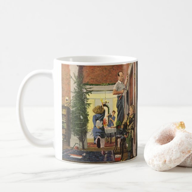 Julstämning, familjen dekorerar huset kaffemugg (Med munk)
