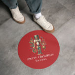 Jultema Nutcracker Retro Typography Runt Klistermärke<br><div class="desc">Den här jultomtemedade designen har en vacker Nutcracker och en God jul-vit retrotypografi. Anpassningsbar familj namn.</div>