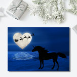 Jultomten, Heart Måne och Unicorn Beach-jul Helgkort<br><div class="desc">Julhälsningskortet i helgdag har ett hjärtformade fullt måne med tomten och hans slift ovanför en av vatten tända kroppar med måne. På stranden är en silhuette-enhörn som tittar på helgdag magi. Inuti Hälsning ~ "Wishing you a Magic Julhelg Fullt of Kärlek and Peace" hälsning kan vara personlig att läsa som...</div>