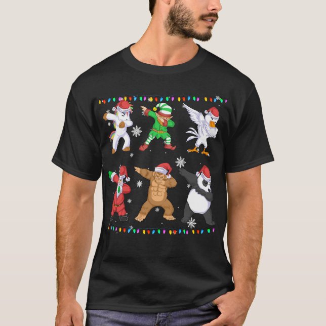 jultomten och Elf och vänner som dabbar julklappar T Shirt (Framsida)