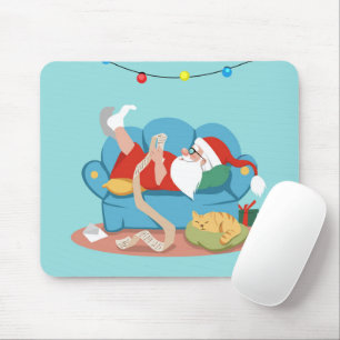 Jultomten på soffan i pyjamas musmatta
