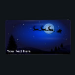 Jultomten Reindeer och Sleigh över Måne Fraktsedel<br><div class="desc">Jultomten med renar och sömn som flyger över måne. Star light blå himmel night. Evergreens och pastor i bakgrunden. frontiernow.com</div>