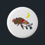 jultomten sloth christmas knapp<br><div class="desc">"jultomten sloth christmas", "jultomten sloth julafton", "Tomsloth", "jultomten sloth", "glad helg sloth", "sloth", "vintersloth", "christmas sloth", "julafton sloth",  "sloth",  "ful christmas"</div>