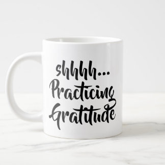 Jumbo shhh... Practicerar Gratitude Mugg Jumbo Mugg
