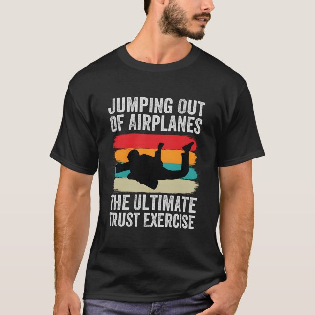 Jumg Out Of Airplanes The Ultimate Trust Exercise T Shirt (Framsida)