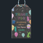 Jump Birthday Chalkboard Kid Trampoline Party Presentetikett<br><div class="desc">Anpassa den här fantastisk-märkrn för jump-födelsedagskalkkortet Kid Trampoline Party med dina detaljer enkelt och snabbt. Alla texter är redigerbara! Om du vill ha en mer avancerad anpassning av den här designen väljer du bara knappen Anpassa den/Anpassa den här mallen ovan! Matchande objekt tillgängliga i samlingen!</div>