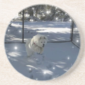 Jumping Samoyed i snö underlägg