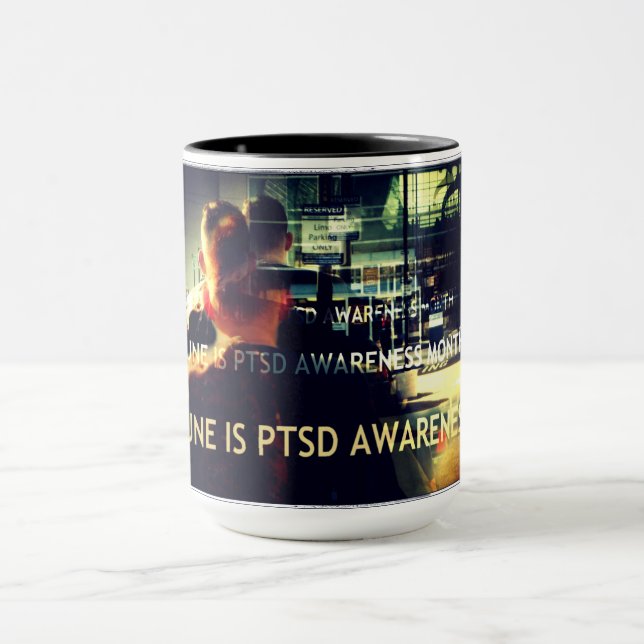 June är PTSD Awareness Month Beverage Mugg (Center)