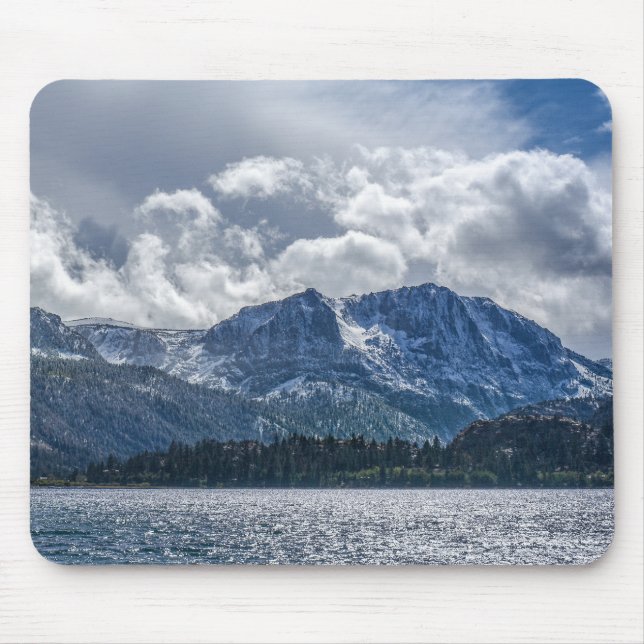 June Lake och Carson Peak med annalkande oväder Musmatta (Framsidan)