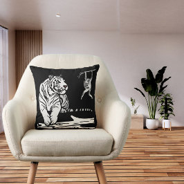 Jungle Cat Tiger Gazing Vild on Black White Modern Kudde