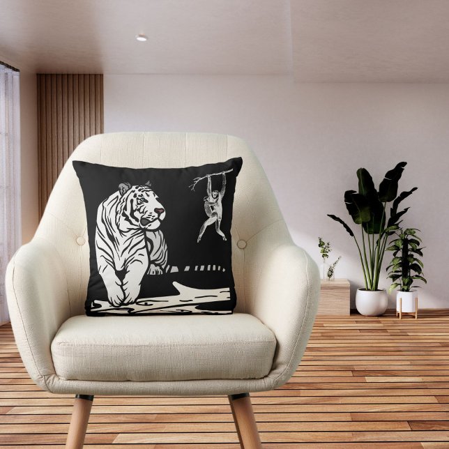 Jungle Cat Tiger Gazing Vild on Black White Modern Kudde (Skapare uppladdad)