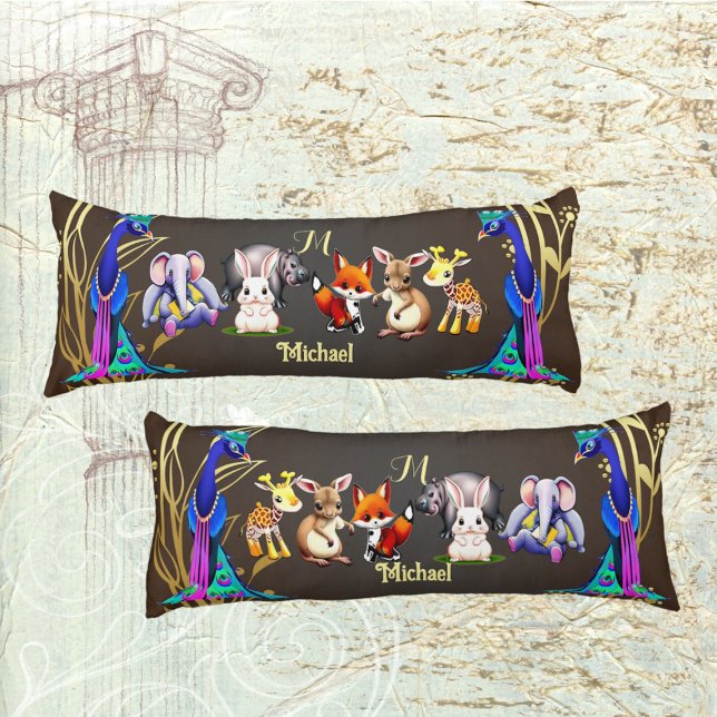 Jungle Safari Peacock Elephant Hare Rhino Monogram Kroppskudde (Jungle Safari Peacock Elephant Hare Rhino Monogram Body Pillow)