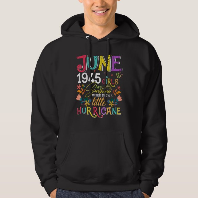 Juni 1945 Flickor är solsken 77 år gammal Birthda Hoodie (Framsida)